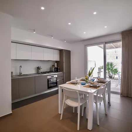 Casa Blanca Apartment *